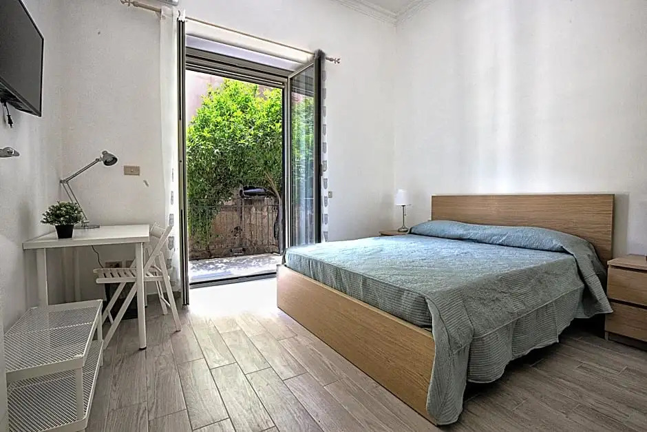GARDEN HOUSE: APARTMENTS AND ROOMS FOR HOLIDAYS
