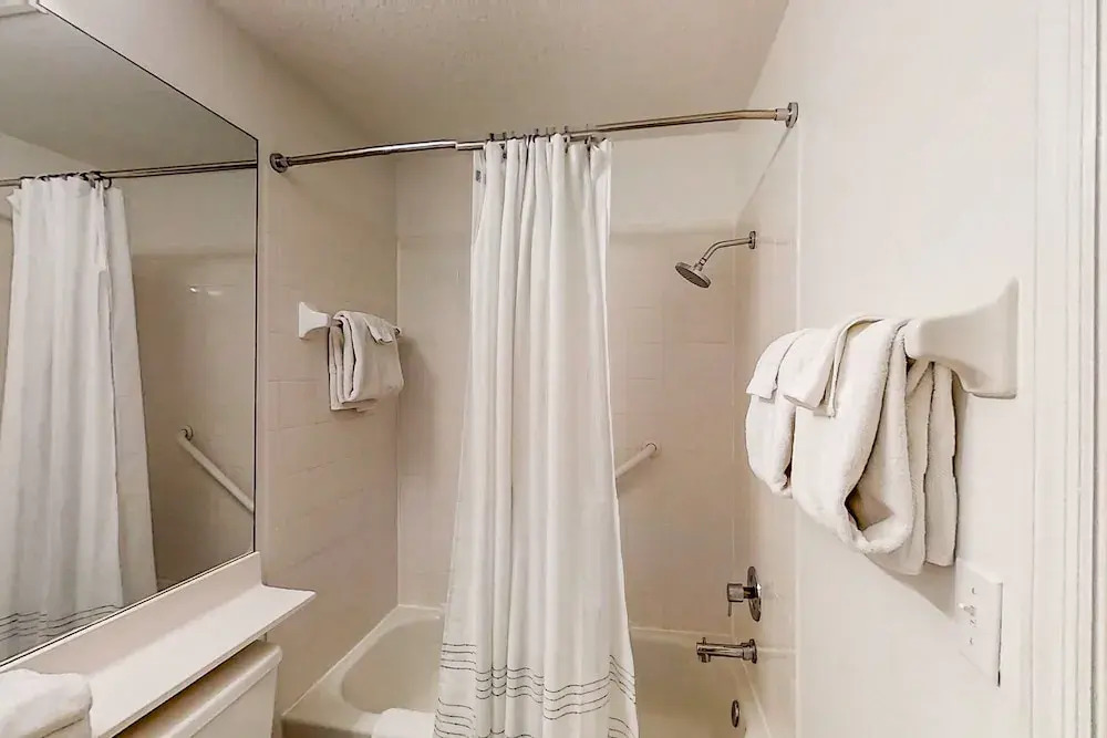 Beautiful Oceanfront Getaway W/shared Pool, Central AC, Elevator, & W/D