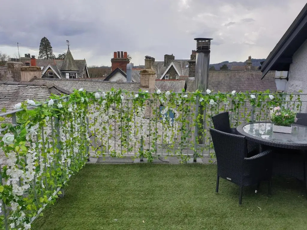 Central Windermere Luxury two bed Apartment Dog Friendly