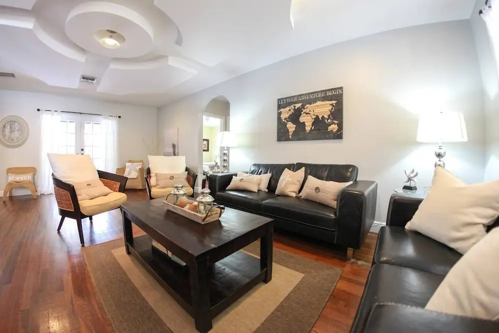 Beautiful Home Close To The Beach w Pool & Patio