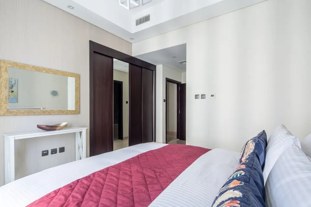 Luxuriously Elegant 2BR Apartment in Downtown Dubai