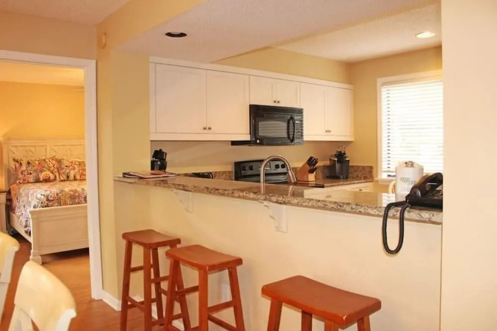 Spacious Villa Steps From Beach at Kingston!