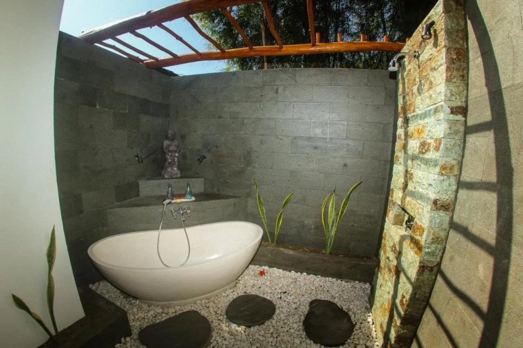 Flower Bud Bungalow Balangan