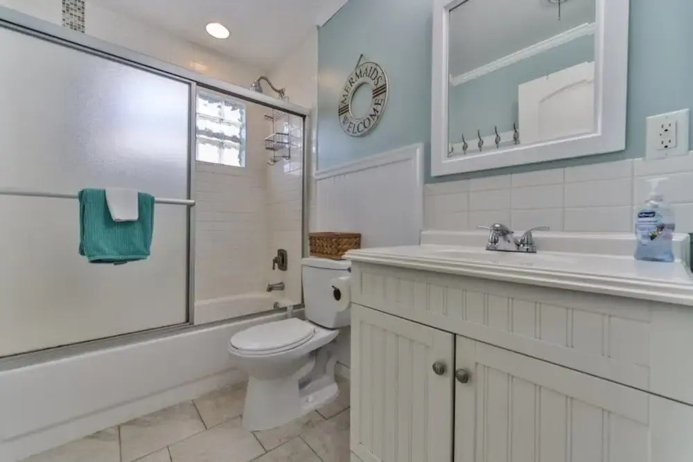 Amazing Pet Friendly 3 Bed House - Heated Pool 3 Bedroom Home by RedAwning