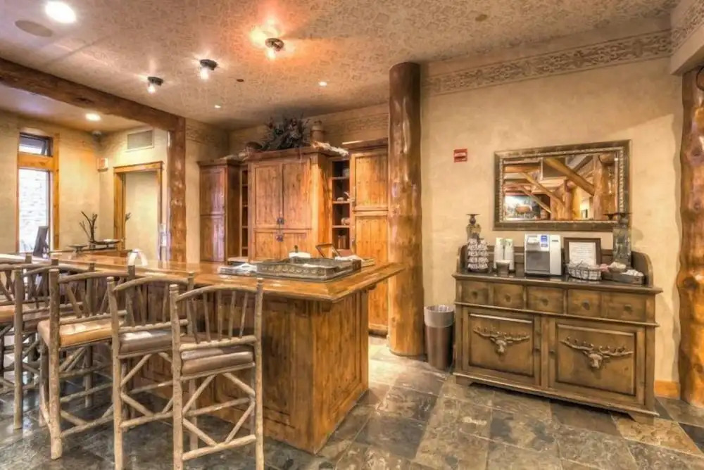 Premier 4 Bedroom Ski In, Ski Out Lone Eagle Condo With The Best Access To Skiing In Keystone