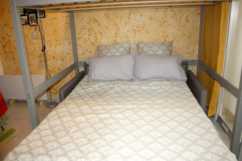 Studio in Saint-cyr-sur-mer, With Furnished Terrace - 200 m From the Beach