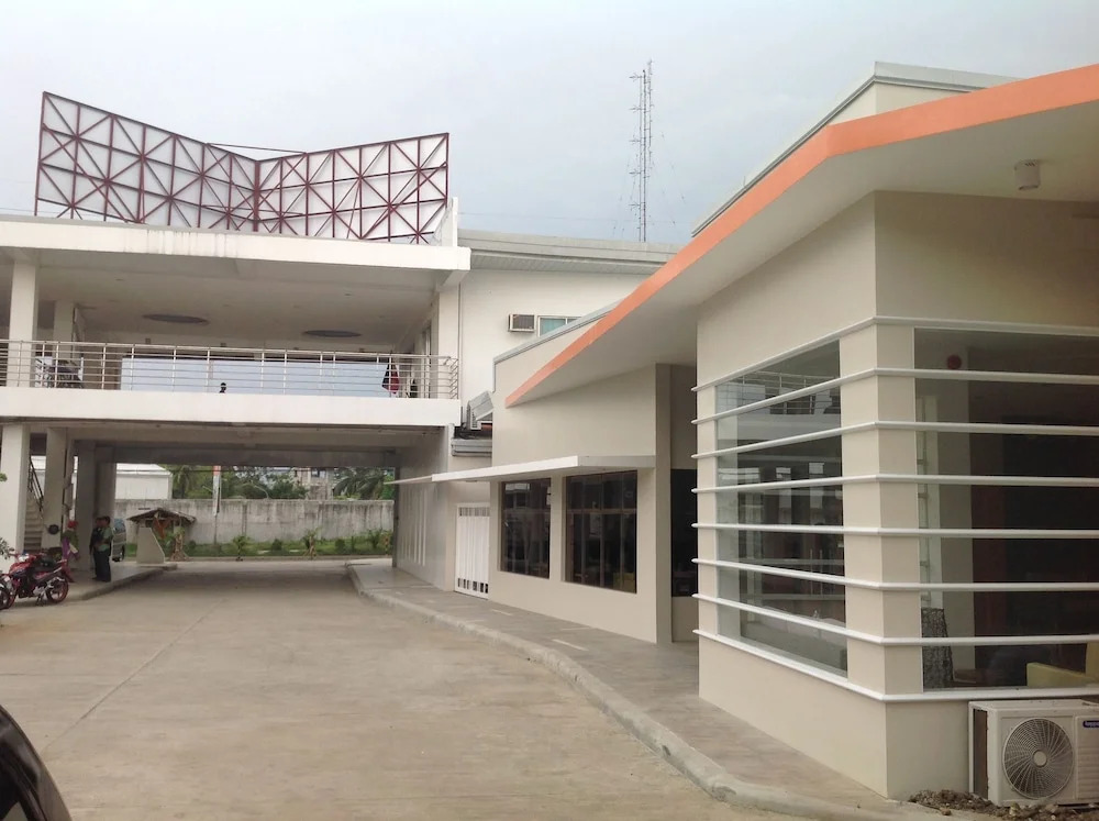 Yhotel