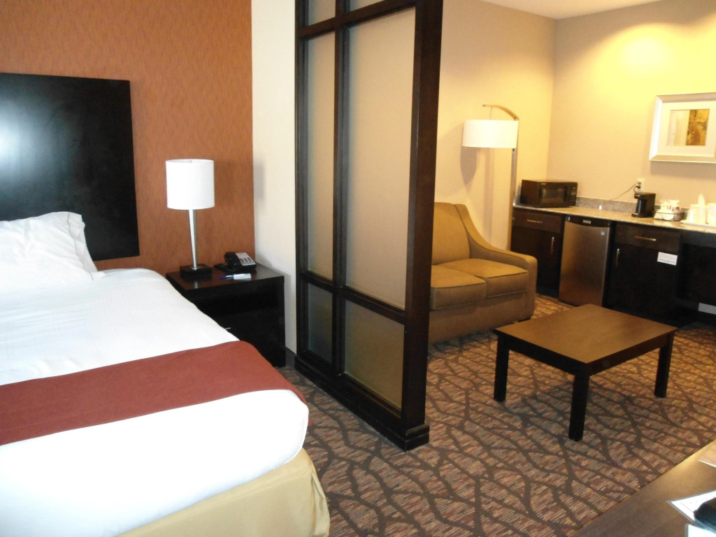 Holiday Inn Express and Suites Alpine by IHG