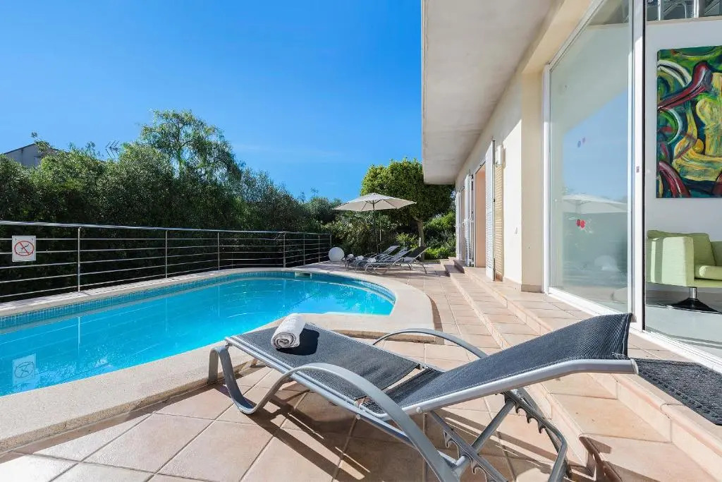 Vistafar - Private Pool & Only 50m to the Sea
