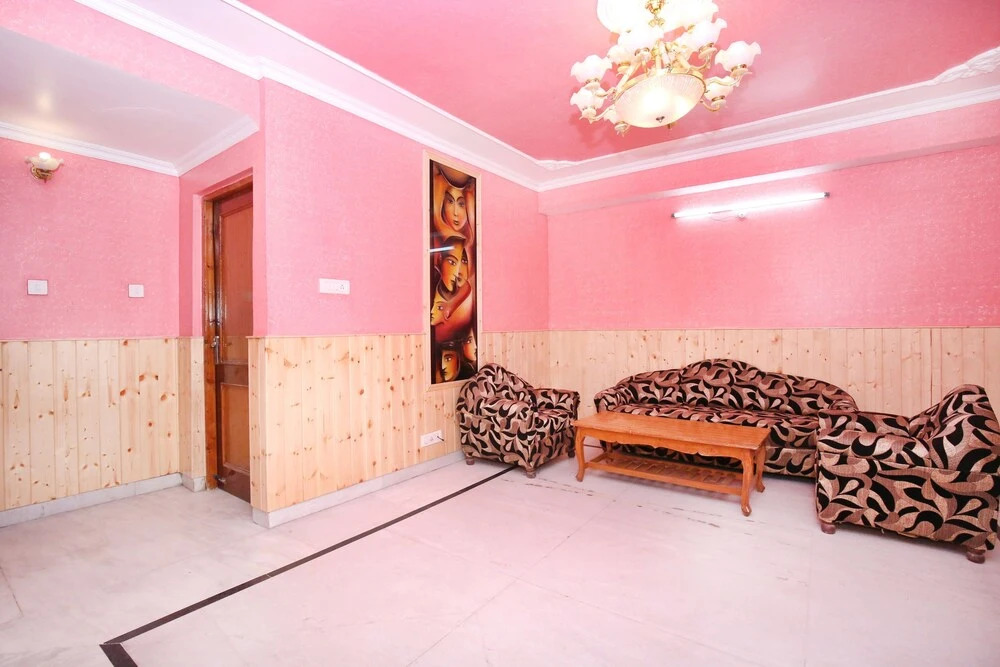 OYO 10411 Home Family Suite Panthaghati Shimla