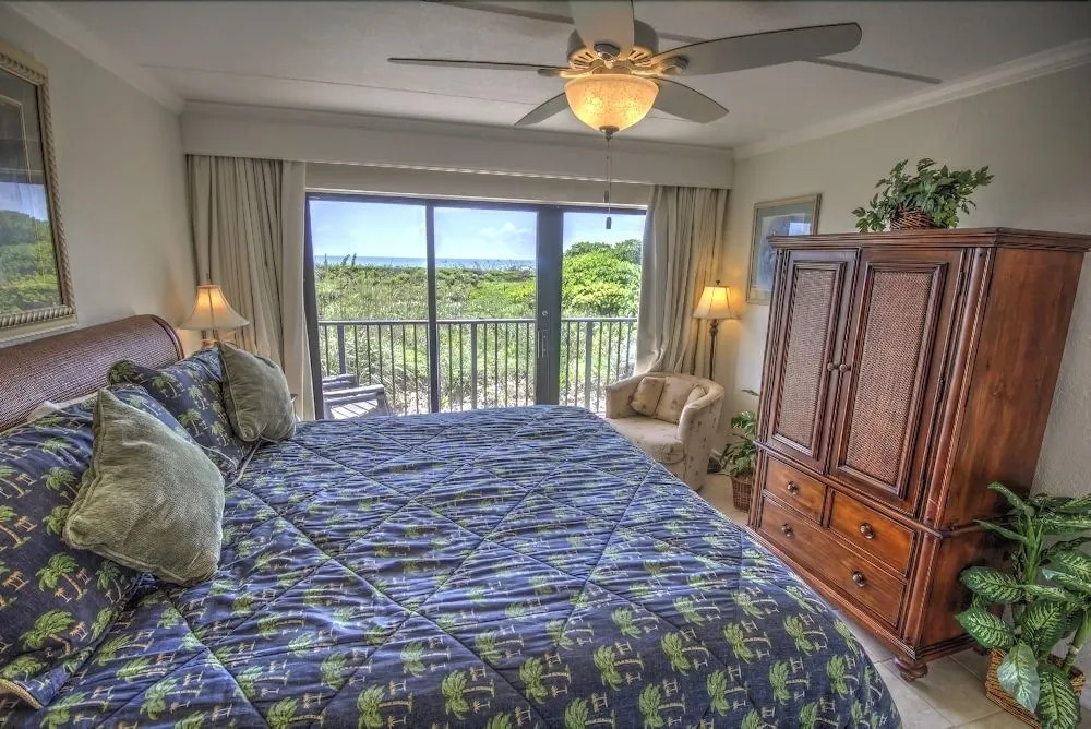 Continental 101 Minium 2 Bedroom Condo by RedAwning