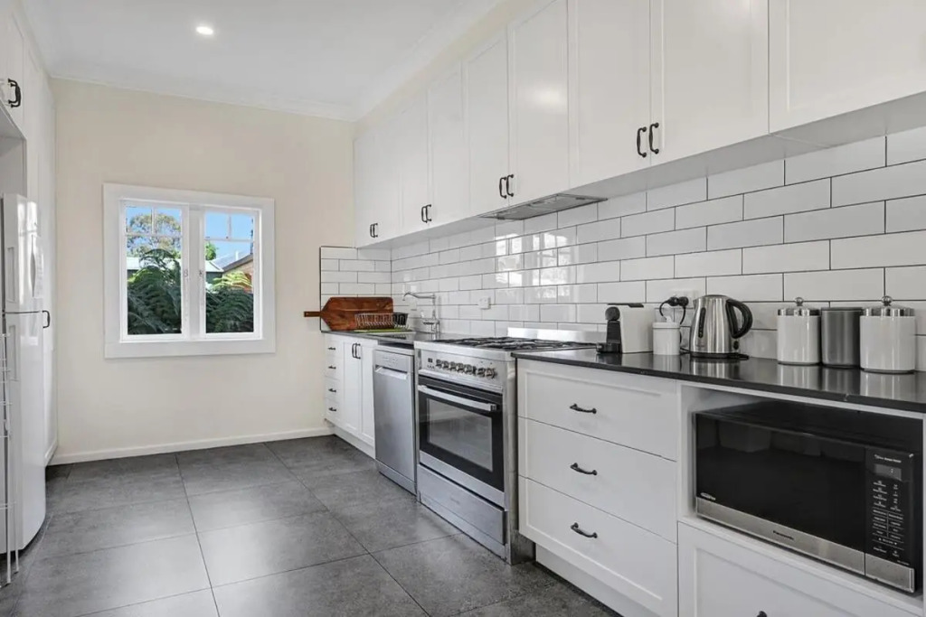 Bindi Cottage, Spacious & Unique, Opposite Pool