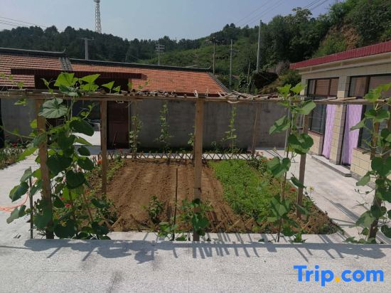 Qingshuang Xialiang Farmhouse
