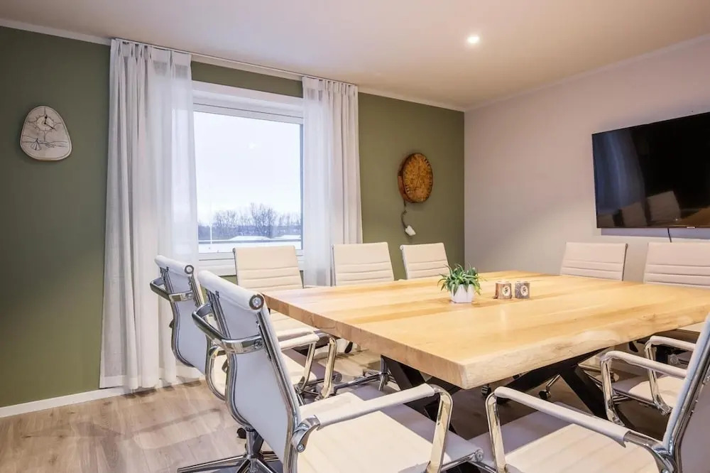 8 Seasons Hotel