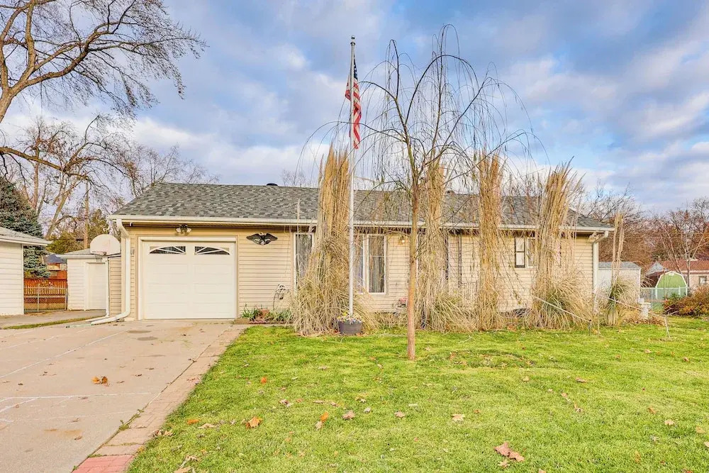 6 Mi to Dtwn: Cozy Omaha Apt w/ Private Yard!