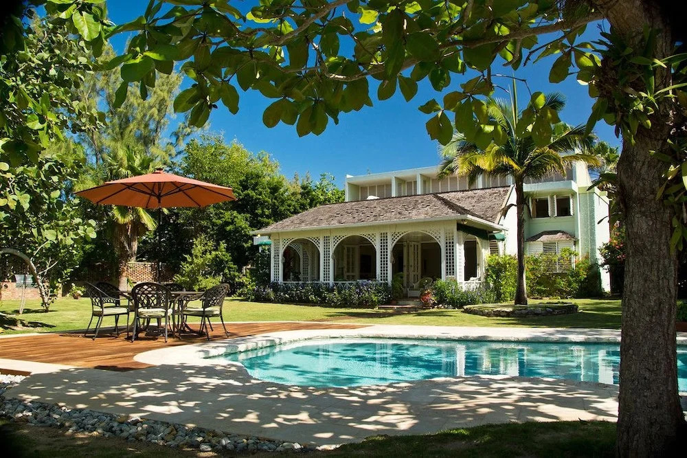 Seagrapes 5br by Jamaican Treasures