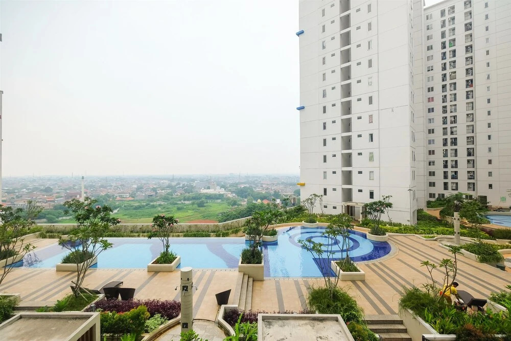 Spacious Bassura City Apartment with Pool View