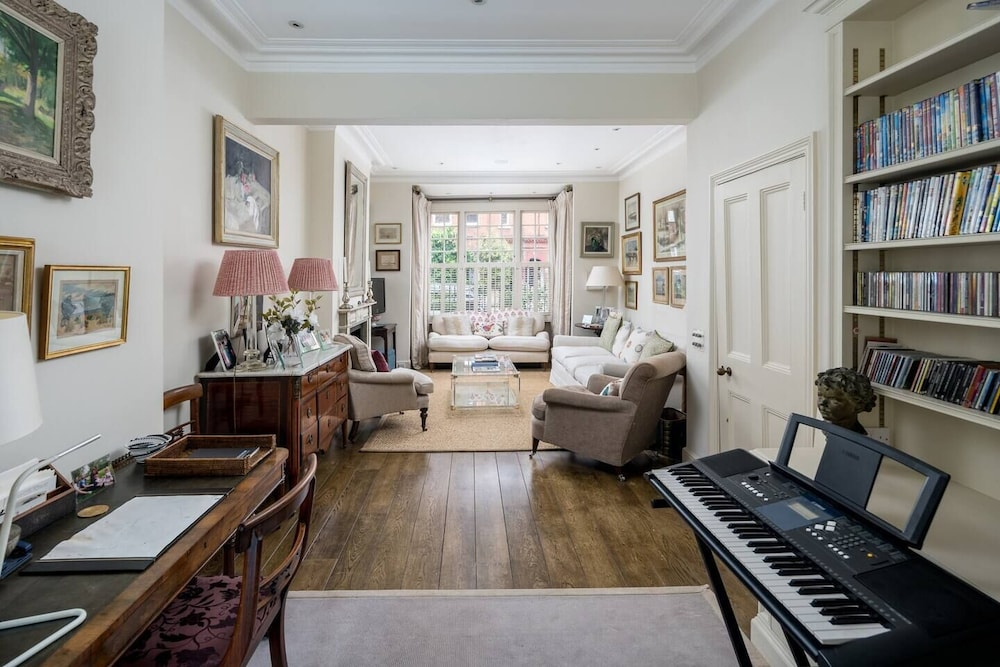 Exceptional 4-bed house right by Battersea Park