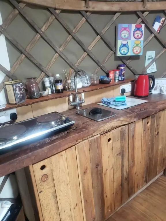 Bembridge Harbour Yurt - Log Burner - WiFi