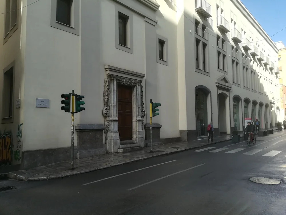 Ballaro' apartment