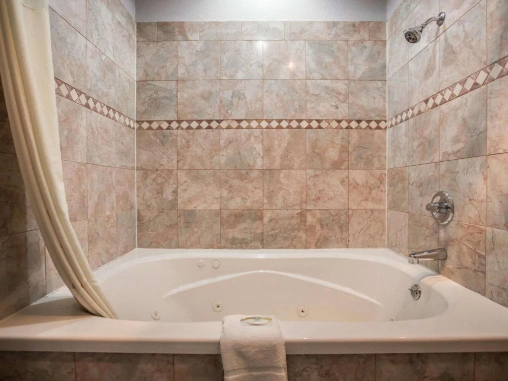 Quality Inn Peru near Starved Rock State Park