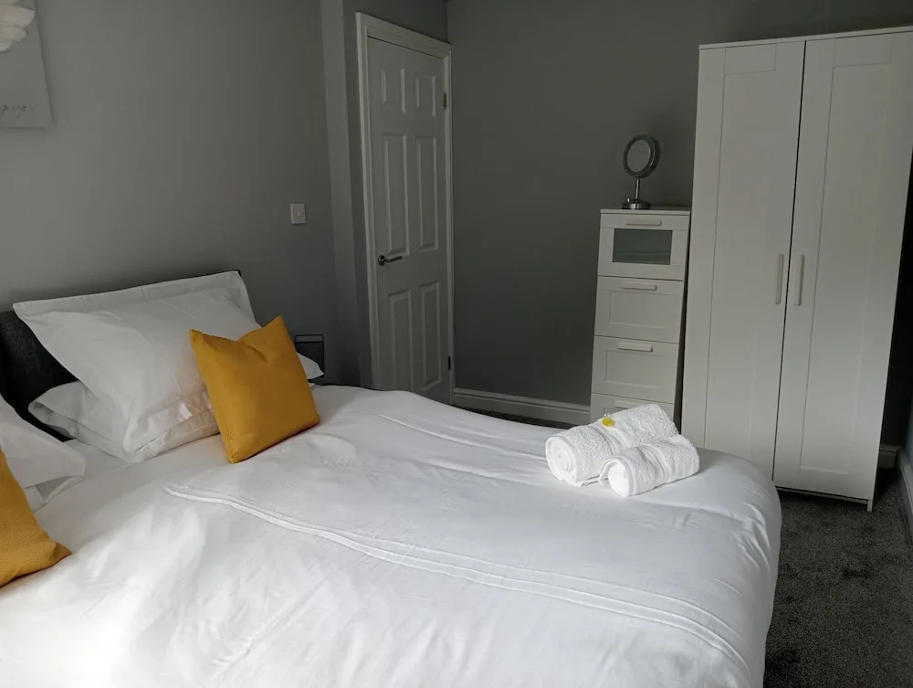 Beautiful and Secluded ,detached Garden Apartment
