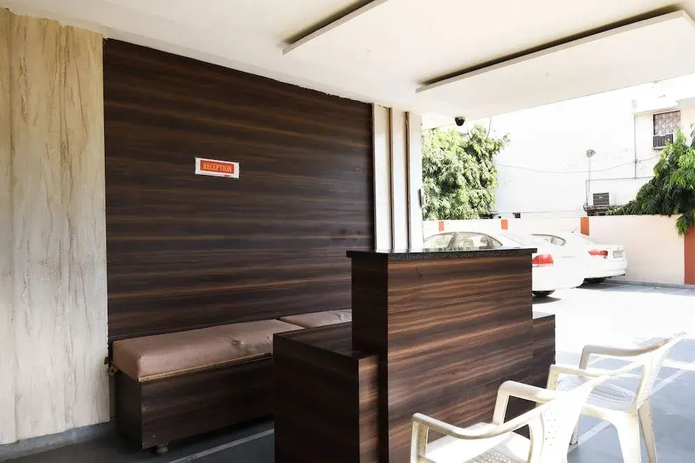 OYO 9727 Hotel Welcome Inn 2