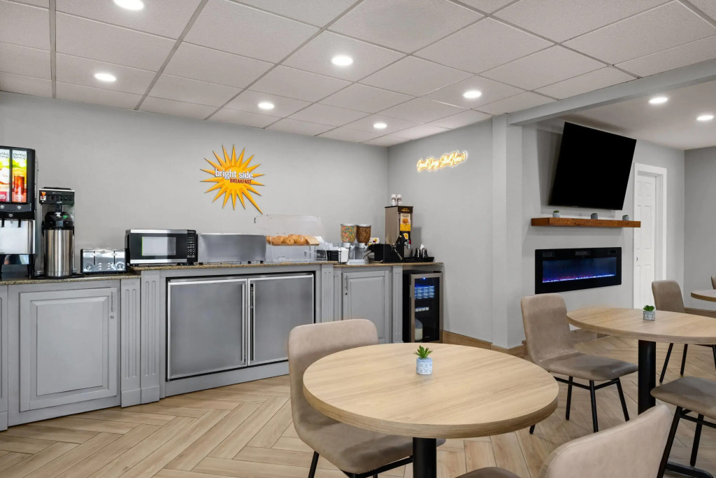 La Quinta Inn by Wyndham Milwaukee Airport / Oak Creek