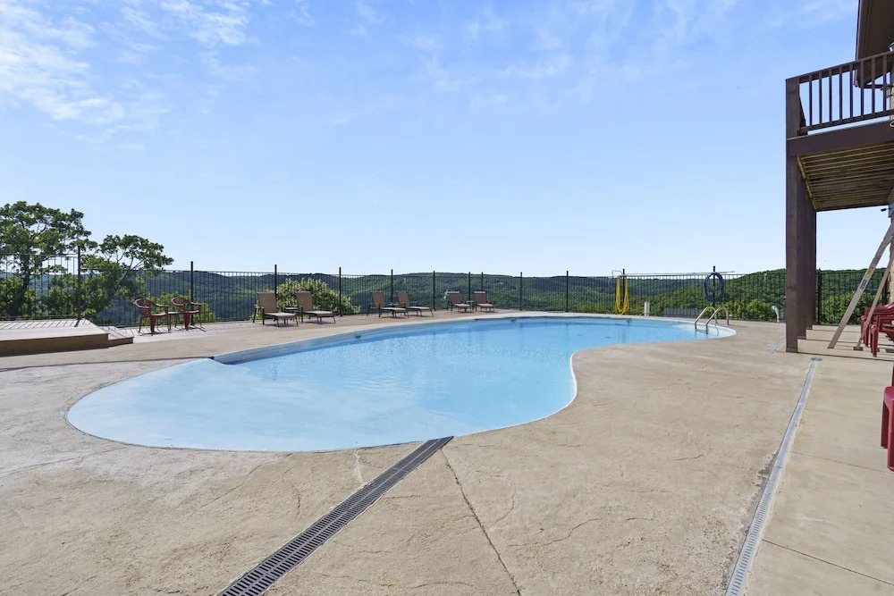 Luxury Penthouse Near Silver Dollar City