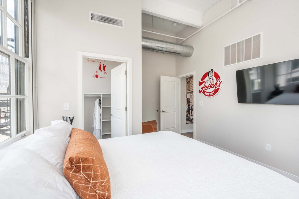 The 333 Suites 2nd Floor Retreat