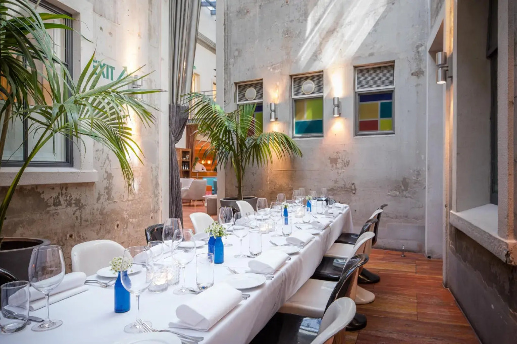 Hotel DeBrett