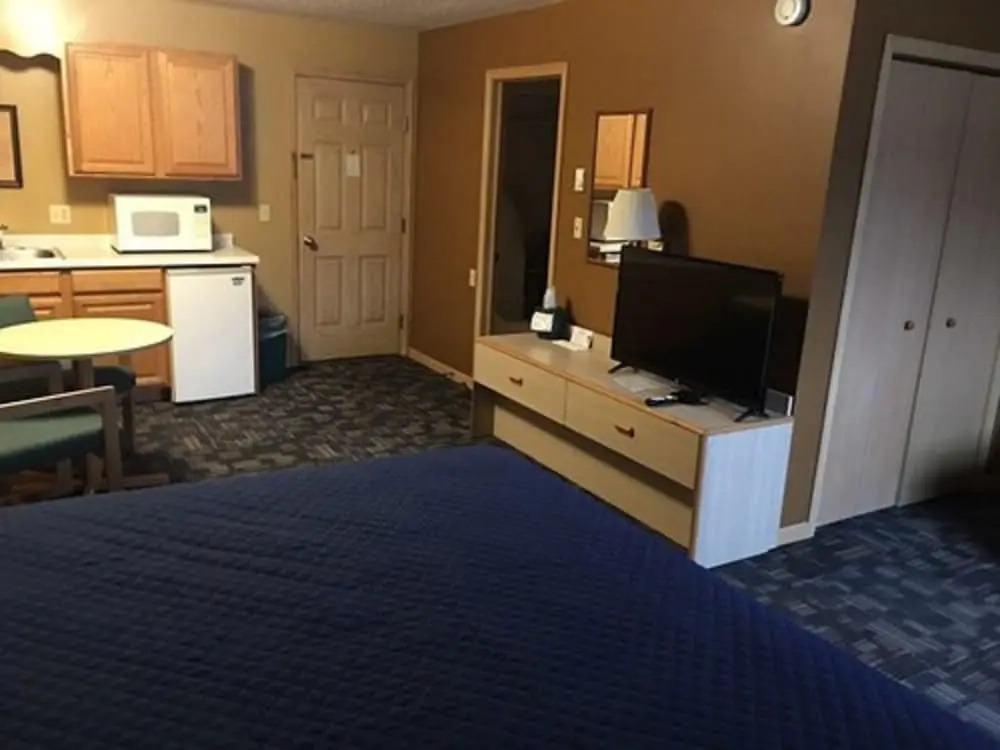 Lakeside Motor Inn