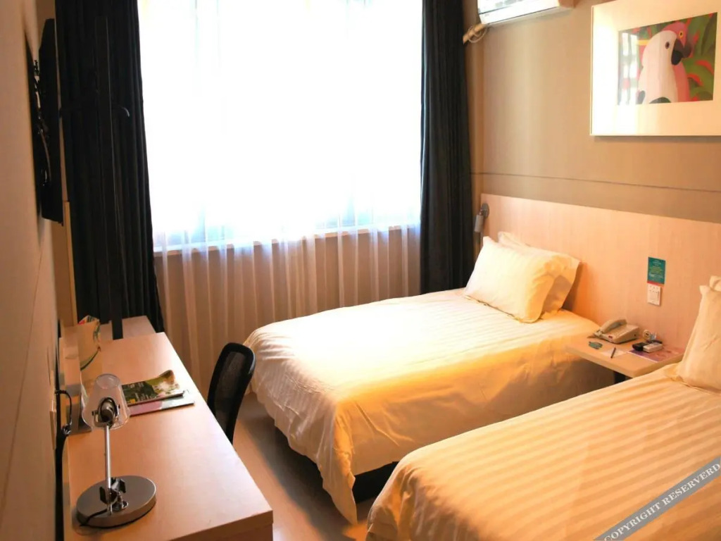 Magnotel Business Hotel (Xuzhou Pizhou Sanchahu Road)
