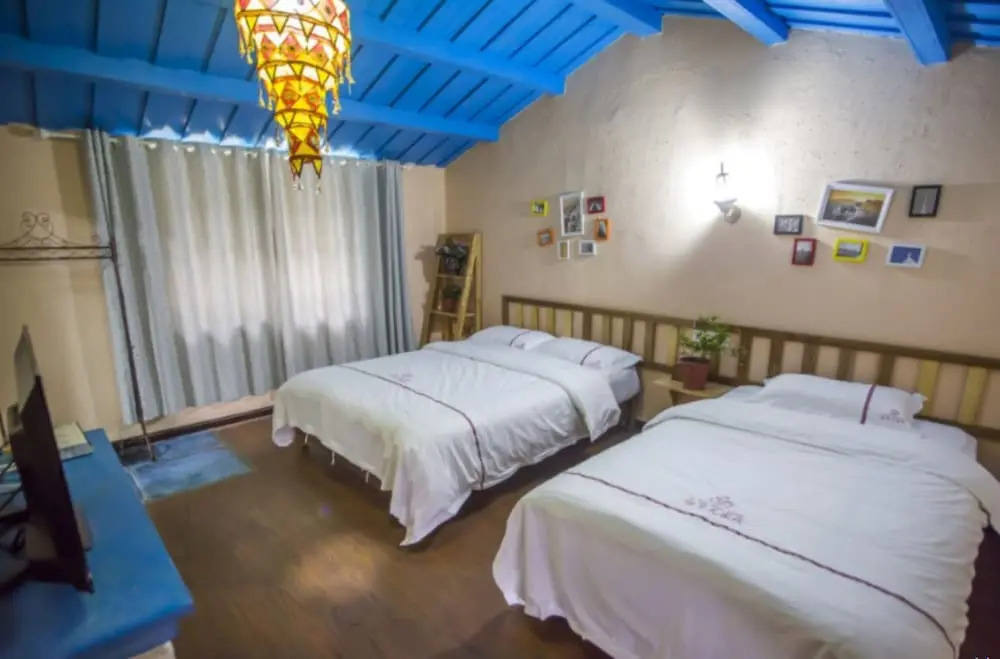 Zhangjiajie April Day Hostel