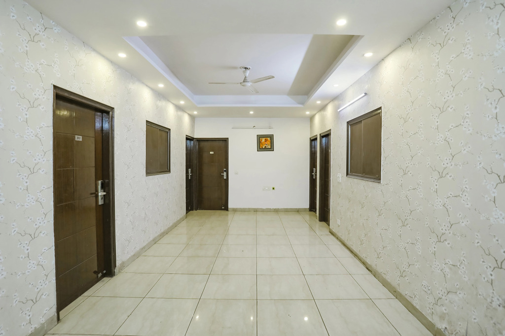 FabHotel Comfirt Inn