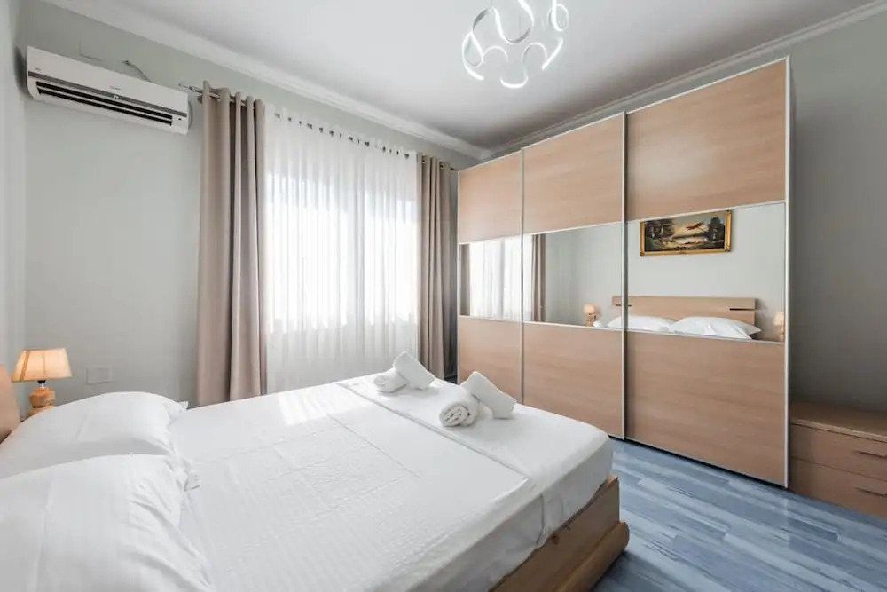 The Old-clock Apartment Modern 2BR
