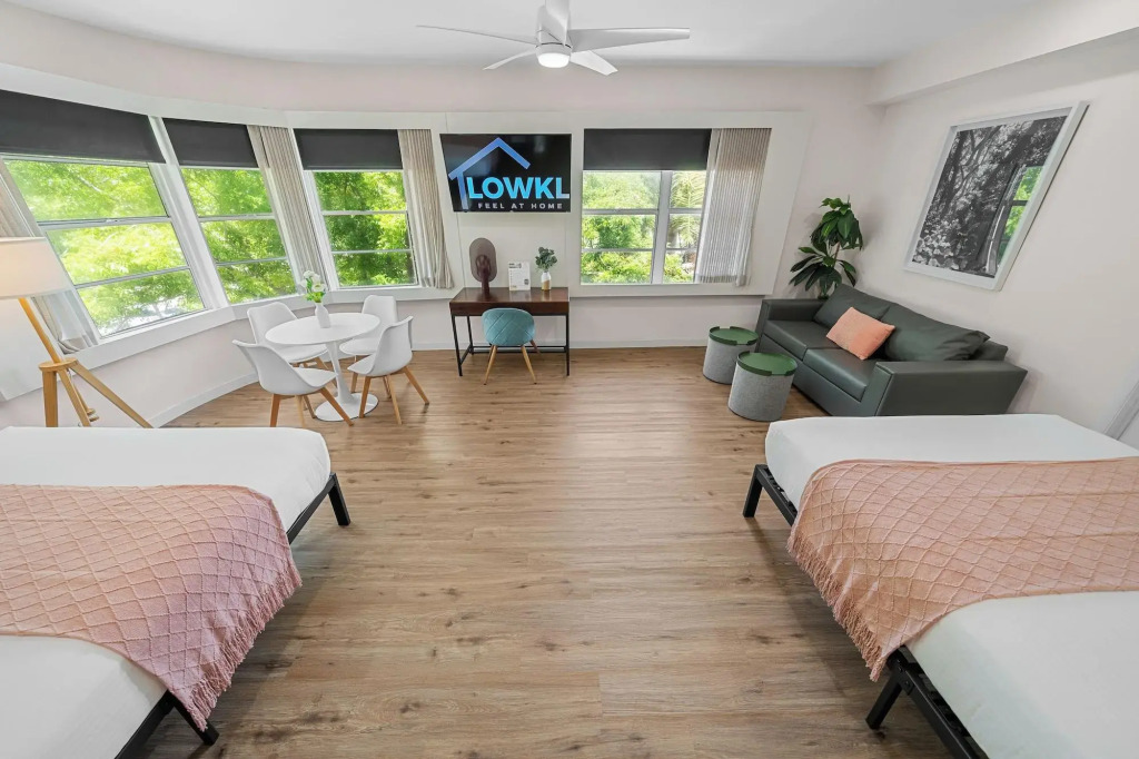 Greenview Hotel By Lowkl