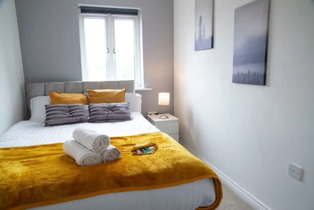 Contractorscleancharming 2-bed House in Coventry