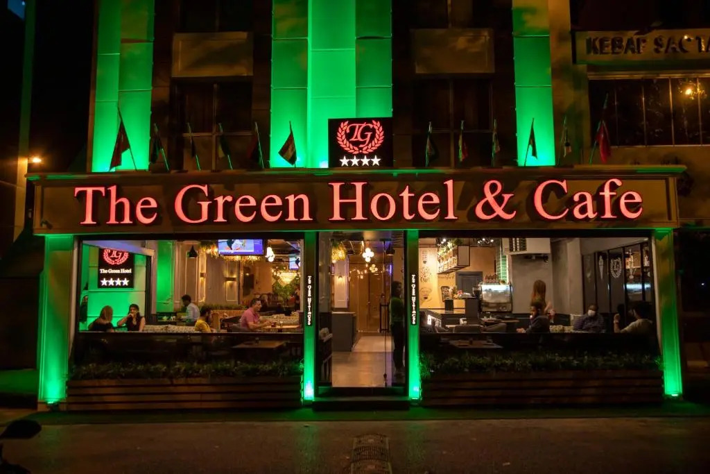 THE GREEN HOTEL