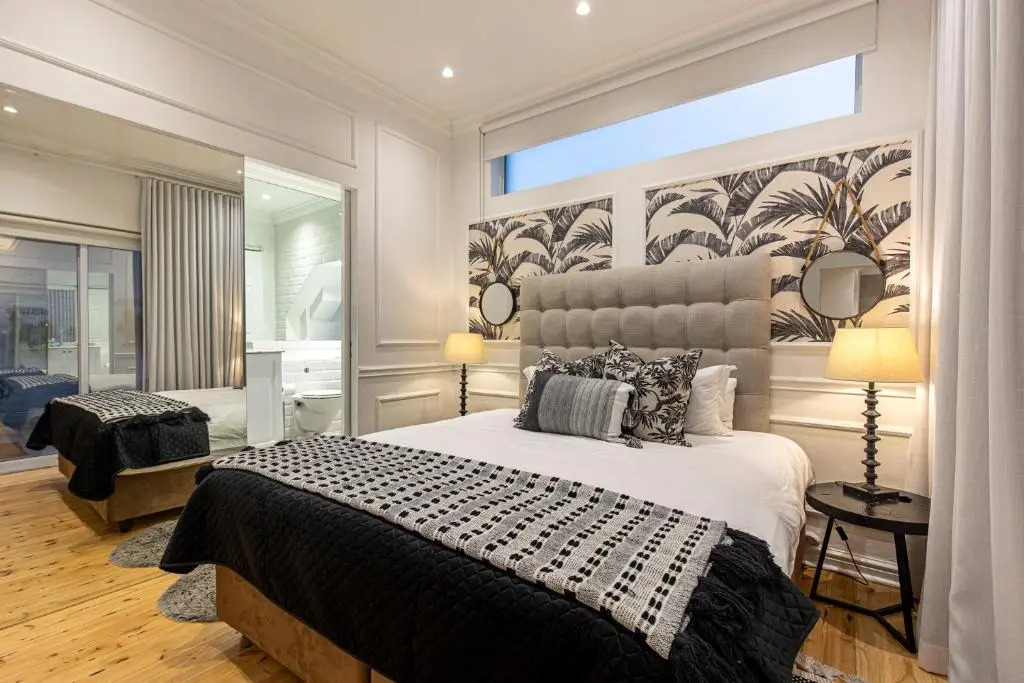 Clifton YOLO Spaces - Clifton Beachfront Apartments