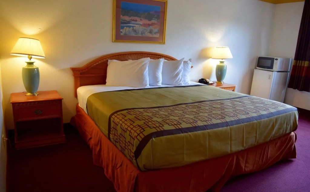 Snelling Motel