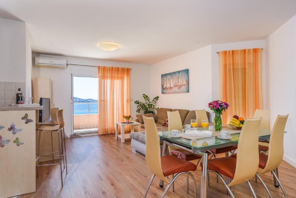 Apartment Maša - modern sea view apartment: A1 Trogir, Riviera Trogir
