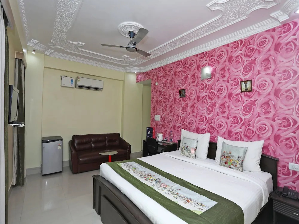 OYO 165 Nesh Inn Heritage