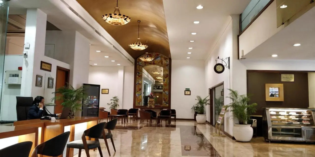 Hotel Aurora Towers