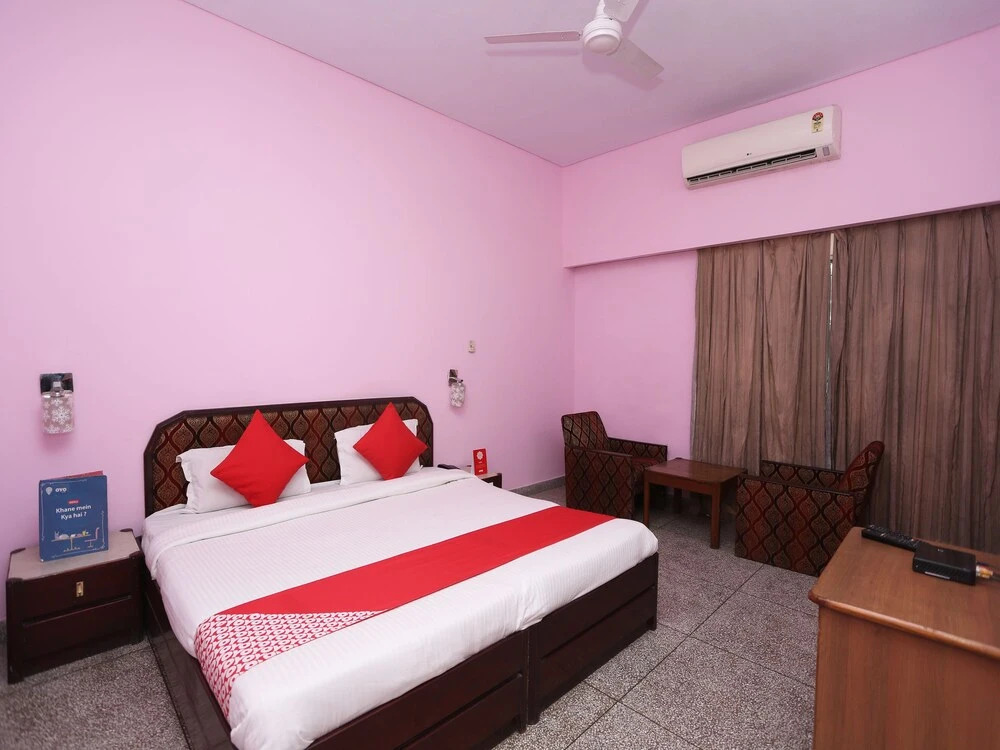 OYO 33385 Hotel Mandakini