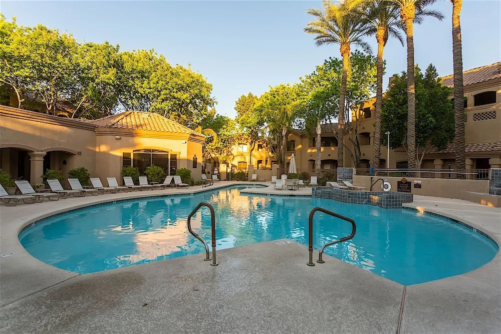 Canuck Condo 2 BR by Casago