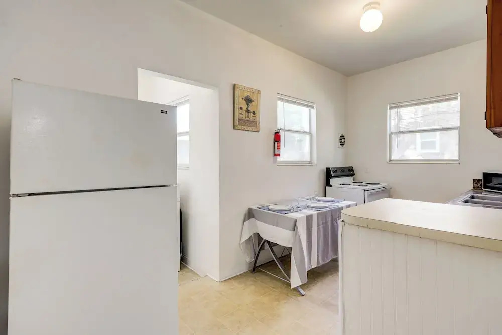 Walk to Food & Art: Condo in Historic Riverside
