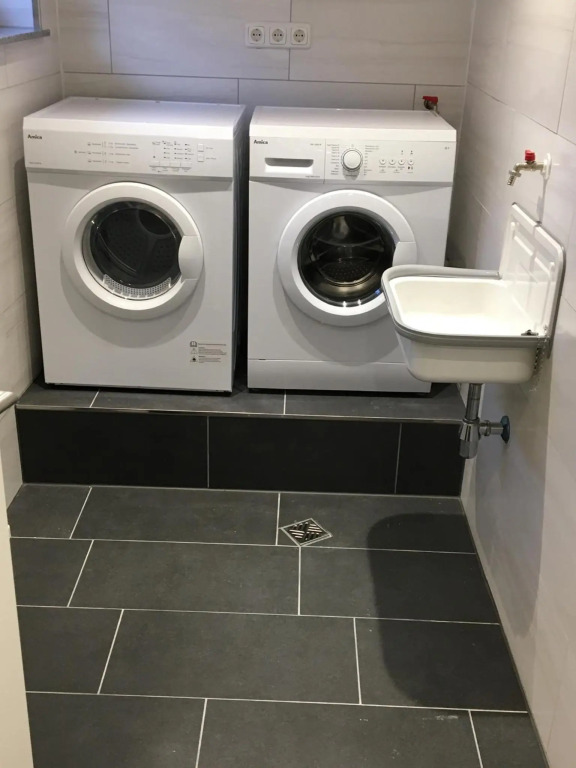 Ferienwohnung „Im Kleinen Löök“ - DG - 2 Zimmer - Balkon - Boxspringbett - 2 TV