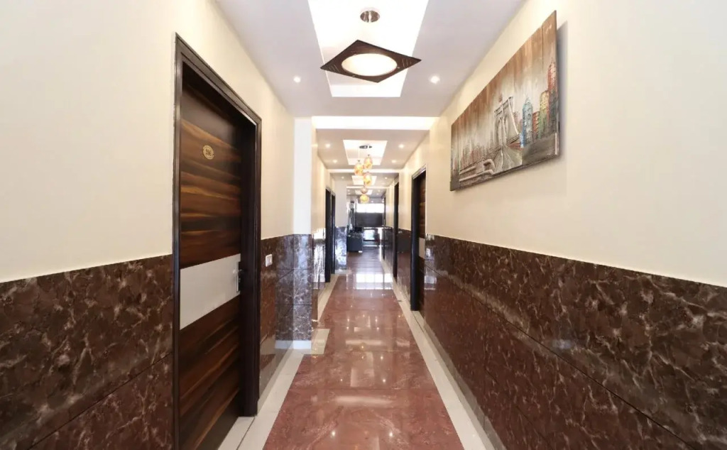 Hotel V2v by OYO Rooms