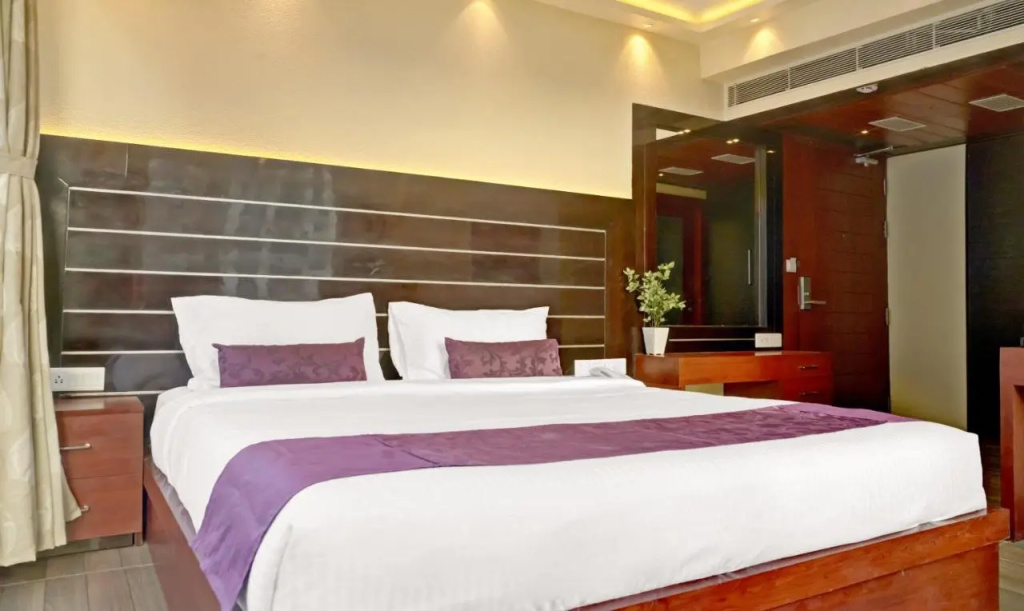 Treebo Premium The Crystal, Chinar Park